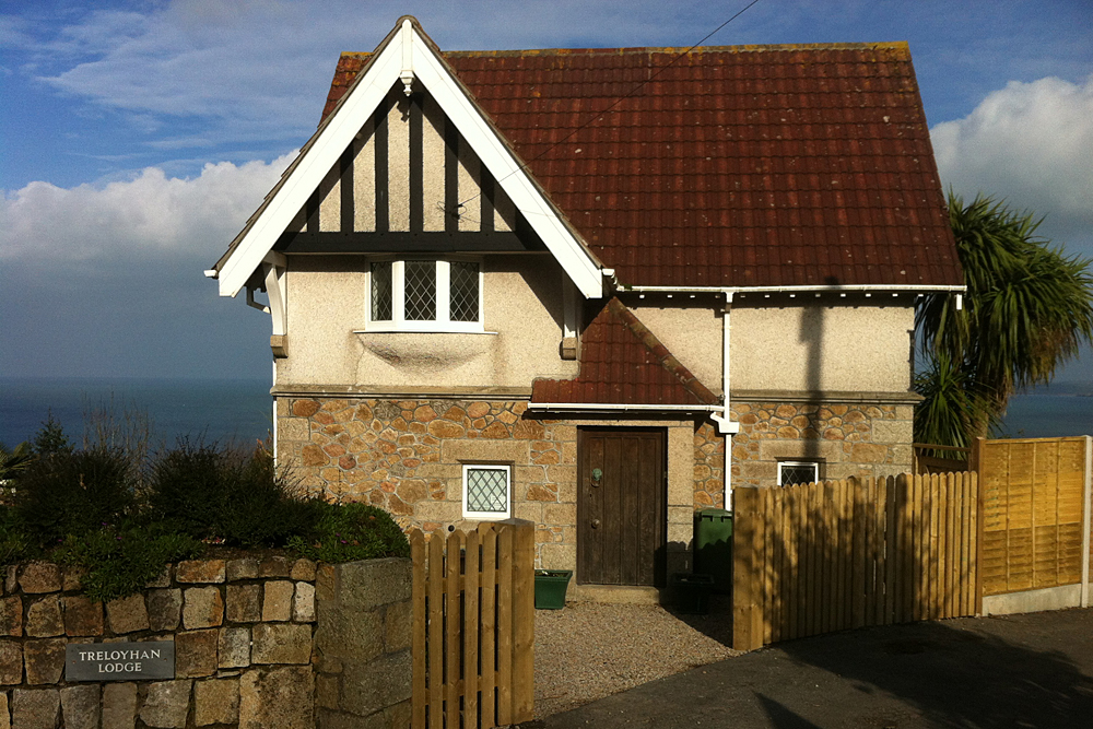 Treloyhan Lodge Holiday Cottage With Swimming Pool Sleeps 8 Near